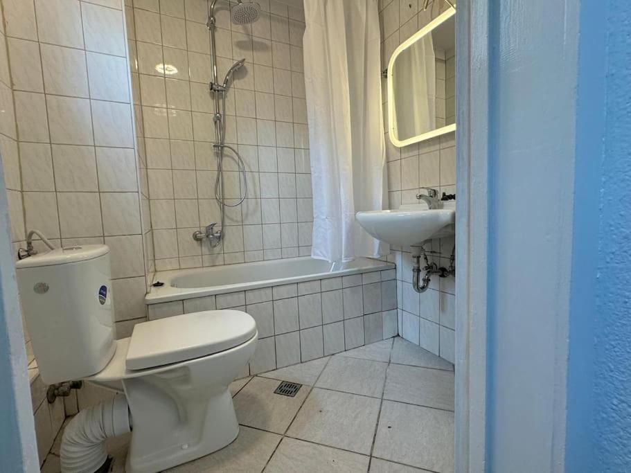 Townhouse Fuer 10 Personen Mit Garten Esslingen am Neckar Exterior foto